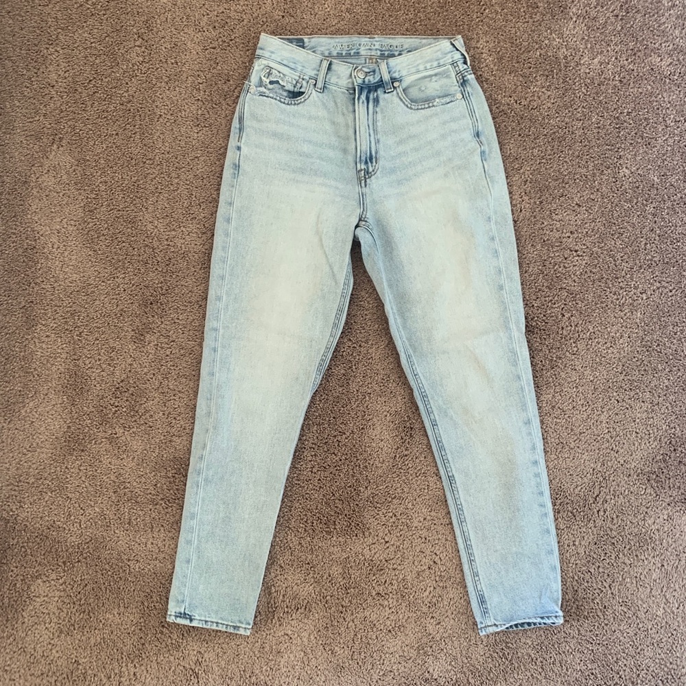 American Eagle light wash jeans,